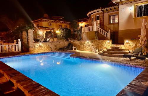 Casa Lilly-Rose, a beautiful 3 bedroom detached villa a short walk to the Villamartin Plaza & Golf course - Foto 50