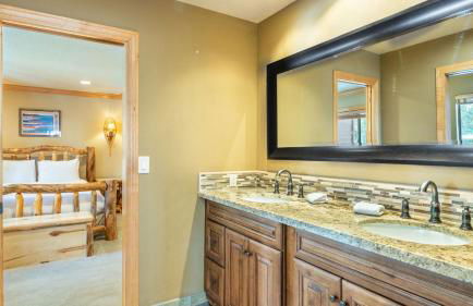 Luxury Incline Village Cabin w Lake Views Game Room Firepit Beach Access - Foto 45