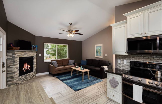 Treetop APT Café Olympic Center & Dwntwn - Photo 1