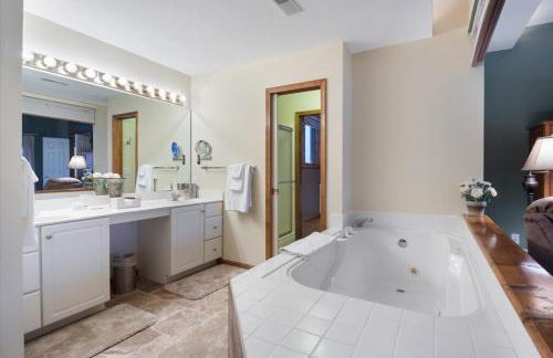 Life's Better At The Lake - Foto 26