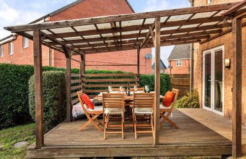 Stylish 3BR Home - Sleeps 7 - 15 Min to City Centre, Parking Garden & Fast Wi-Fi - Foto 39