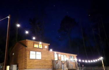 Incredible Modern Tiny Log Cabin near the Ammonoosuc River for a Romantic Getaway in New Hampshire - Foto 11