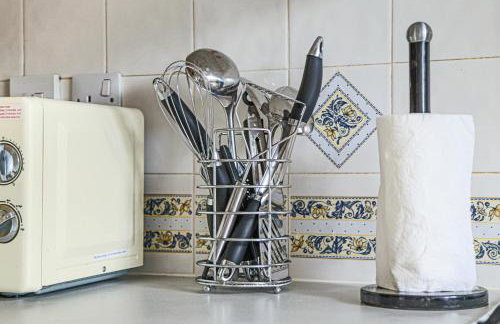 Emerald House - Prime Location - Driveway Parking, Pool Table, Fast Wifi, Self Check-In and Sky TV by Yoko Property - Photo 21