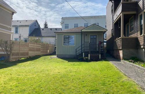 Quaint Downtown Cottage - Foto 13