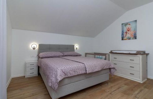 Gorgeous Home In Smokovic - Photo 30