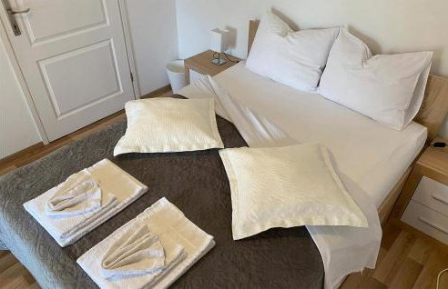 Amazing Home In Starigrad With Wifi - Foto 25