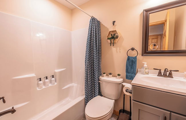 NEW Large Group Summer Getaway W/hot Tub + Game Room! - Foto 27