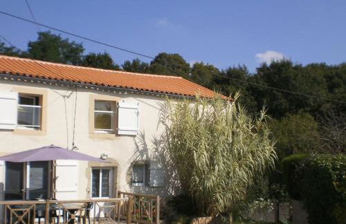 Maison ancienne rénovée avec terrasses, jusqu'à 6 personnes, La Gaubretière - FR-1-426-154 - Photo 1