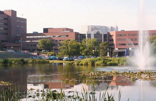 Spacious Apt near Guthrie Packer - Photo 1