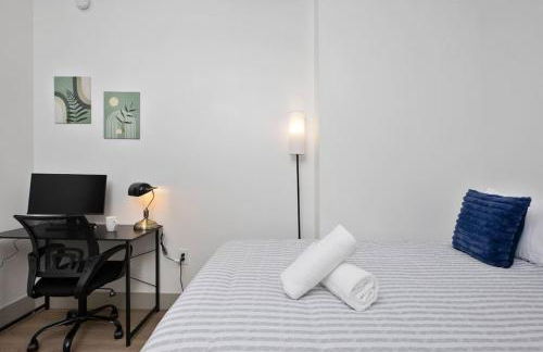 Stylish 4 Bed - 2 Mins to Stadium - Free Parking - Gym - Views - Foto 25