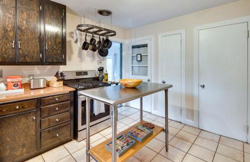 Hendersonville Haven with Fire Pit, Grill, Deck! - Foto 11