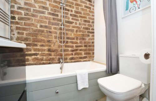 Cozy with Character Vibrant Cottage Style Flat at Leith Links Park - Photo 34