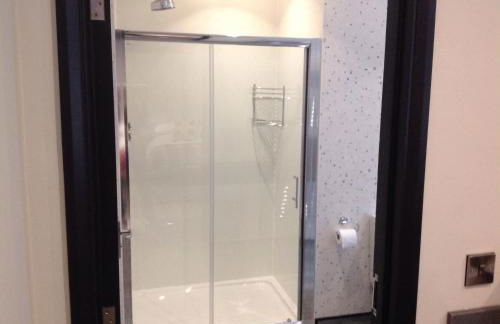 Rooms @ Number Six - Photo 21