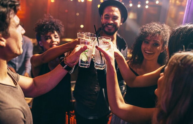 Tour privado por la vida nocturna de Frankfurt : Shots & Club Entry - Foto 1