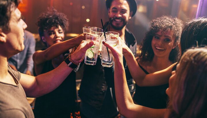 Tour privado por la vida nocturna de Frankfurt : Shots & Club Entry - Foto 1
