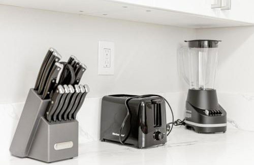 Oneluxstay 3BR Home Near the Beach - Foto 29