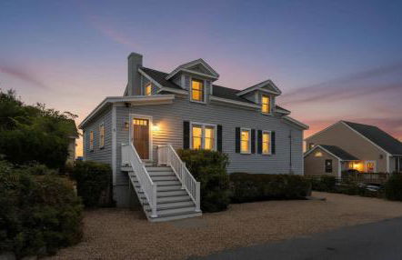 Seaside Serenity Steps to Beach Deck & Porch - Foto 1