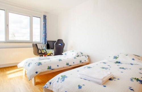 Beautiful room with balcony direction to Messe - Foto 1