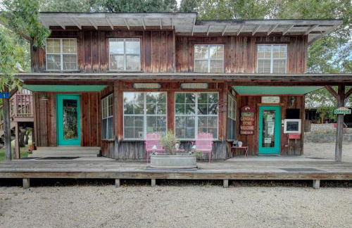 1800's Antique Log Cabin with Modern Amenities near Fredericksburg and Kerrville, Texas - Photo 19