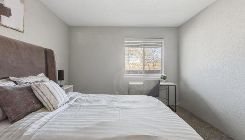 Comfortable bedroom and cozy living space - Foto 2