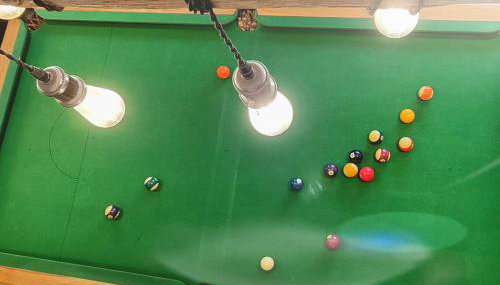 Hidden Gem near the beach with pool table - Foto 4, Game Room