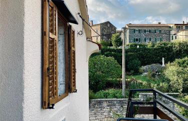 The Village View Apartment - Photo 16