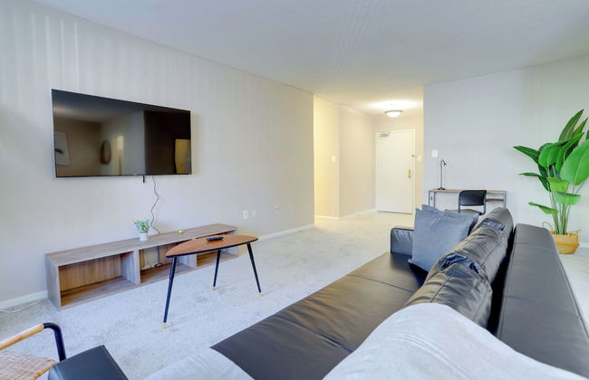 Crystal City Comfortable Apartments - Photo 70