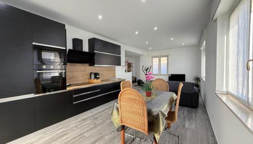 Monty's House - Photo 3