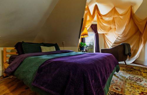 Centrally Located With Lake Views - Photo 13