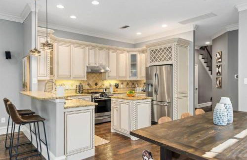 Luxury 4BR Dallas Home with Game Room and Fire Pit - Foto 3