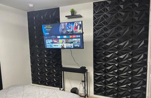 Cozy Stay with Pool Relax with Easy Access to Highway - Foto 31