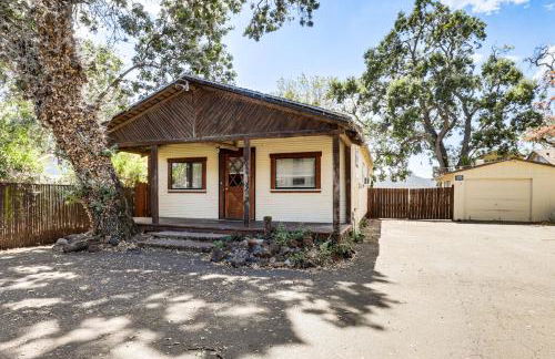 Watefront Getaway with Mtn Views and Dock in Clearlake - Foto 26