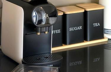 Modern Top-Floor 2-Bedroom, 2-Bathroom Apartment with Lift & a Private Balcony, Sleeps 6 - Foto 6