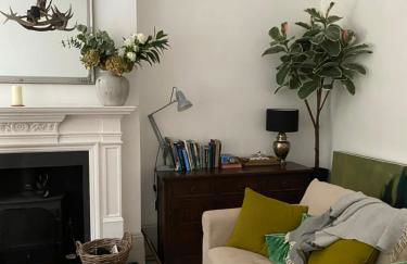 Perfect Retreat in Luxury & Historical Manor House - Photo 23