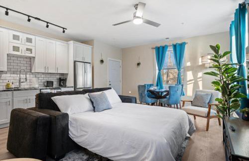 Cozy King Bed Suite with Free Parking - Foto 7