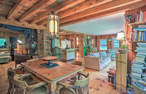 Berkshire Riverfront Ski Cabin Close to Hiking! - Foto 1