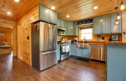 Londonderry Chalet w/ Deck, Fire Pit & Views! - Foto 8