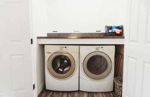 Ode to the '70's creative private home with pool - Foto 26