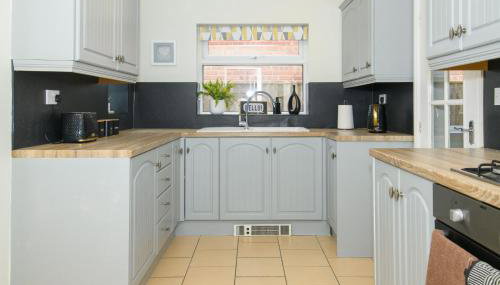 Stylish 3 Bed House Near Hospital, Racecourse, Free Parking - Foto 3