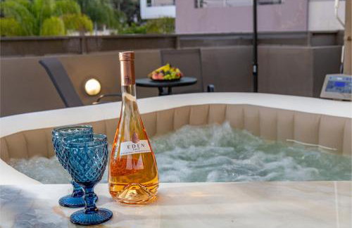 Panorama View Apt with Jacuzzi by 8essentially - Foto 20