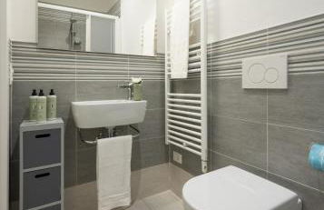 Avelli Pia Fourth Floor with 2 Bathrooms - Florence Charming Apartments - Delightful and bright 4rd-floor apartment without elevator, overlooking one of Florence's most beautiful squares, Exceptionally located for exploring the city - Foto 11