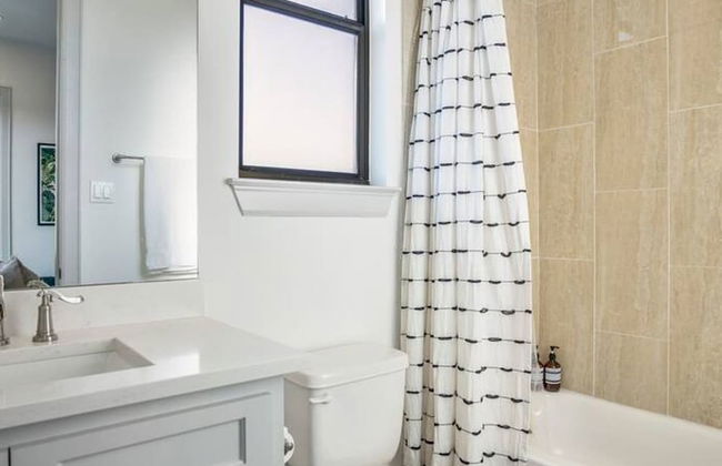 Urban Jungle Retreat in the HTX Skyline - Foto 40