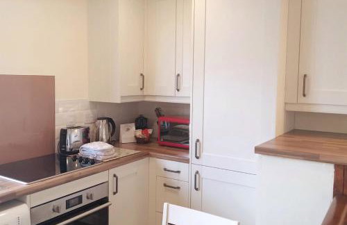 The Snug a cosy, quirky detached cottage with sea views - Foto 8