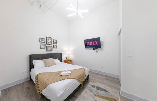 Luxurious 5BR Suite Perfect for Group of 12 guests with Pool table, Optional Parking and Gym Access Near McCormick Place and Soldier Field - Foto 3