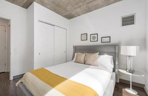 Linea Luxury Living with Indoor Pool and Rooftop Views in The Loop - Photo 26