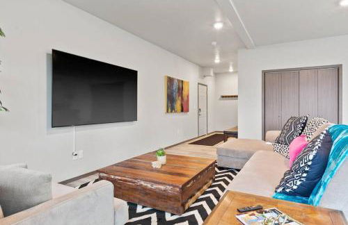 HUGE-Fun-Trendy Apt by Perry District & Downtown - Foto 12