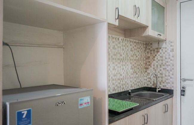 Minimalist and Stylish Studio Skylounge Tamansari Apartment By Travelio - Foto 8