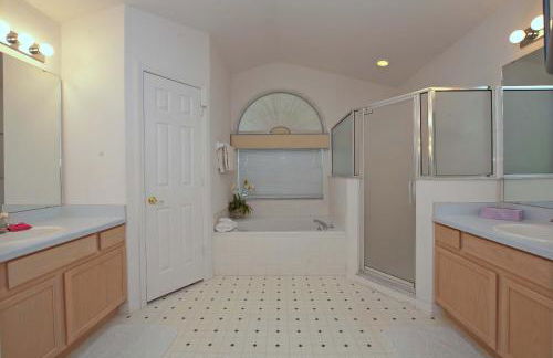 Greater Groves-4 Bedrooms Home W/pool-5204GG Home by RedAwning - Foto 14