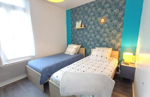 L'artistique, 4 lits, 2 chambres, stationnement gratuit, spacieux, atypique - Photo 1