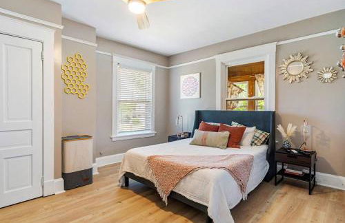 Modern Oakley Retreat - King Bed - Free Parking - Centrally Located - Foto 15